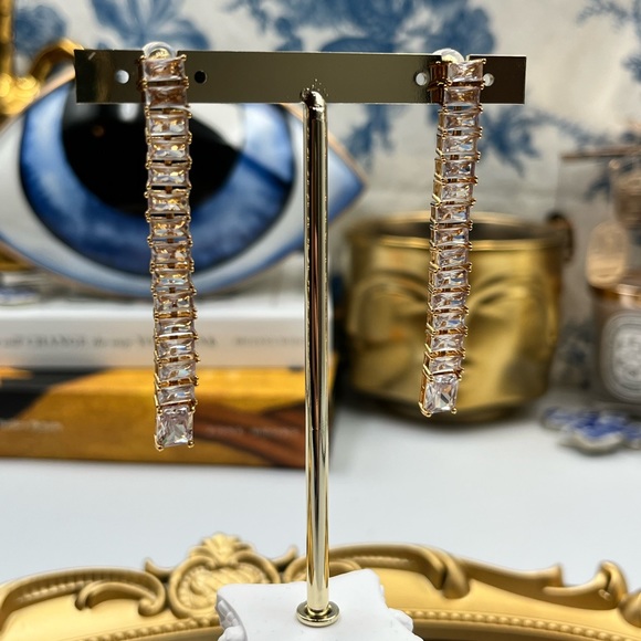 🆕 CRYSTAL HAZE 🧿 BNWOT Baguette Drop Earrings - Picture 7 of 15